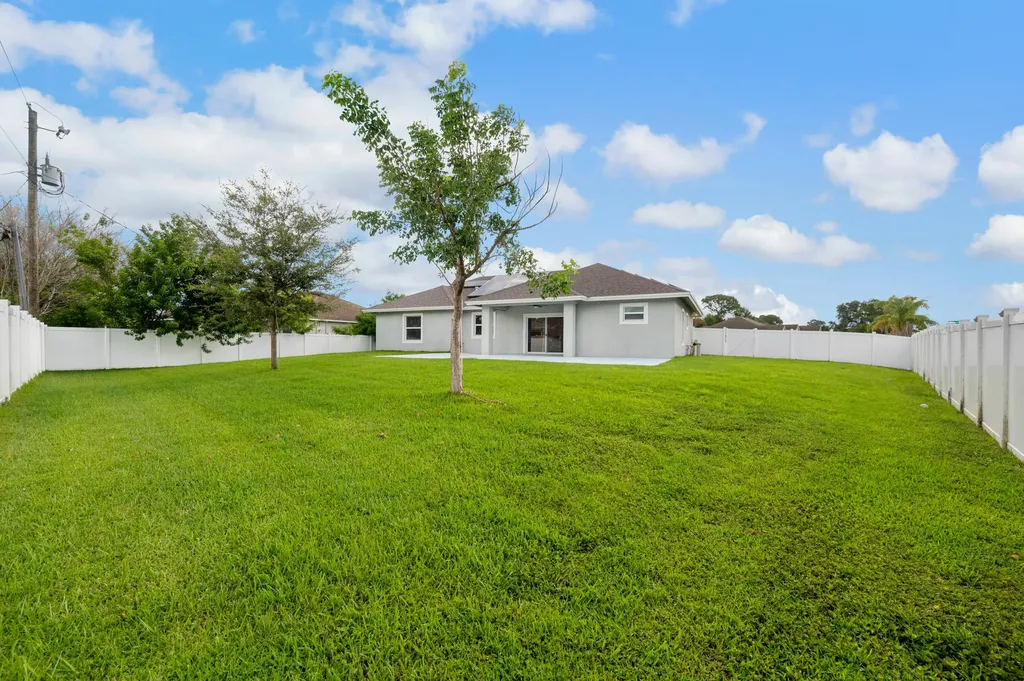 2094 SW Capeador Street Port St Lucie FL 34953