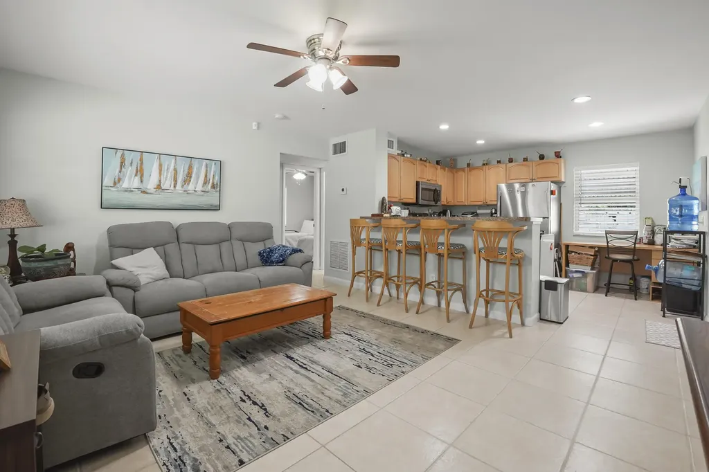 3231 Vassallo Avenue Palm Springs FL 33461