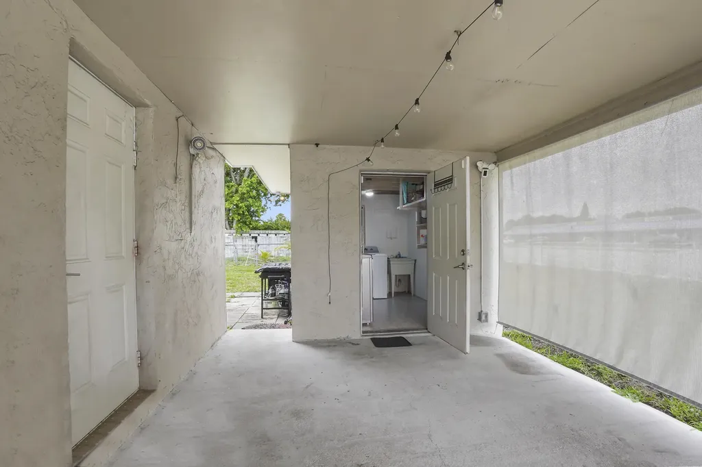 3231 Vassallo Avenue Palm Springs FL 33461