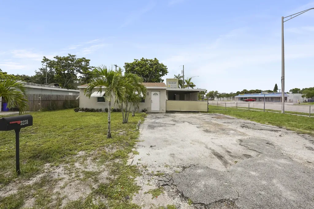 3231 Vassallo Avenue Palm Springs FL 33461
