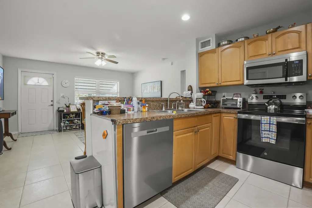 3231 Vassallo Avenue Palm Springs FL 33461