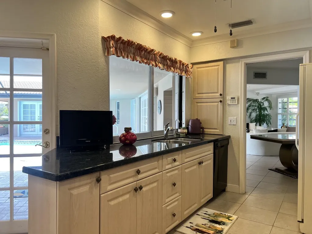 3920 NE 27th Avenue Lighthouse Point FL 33064