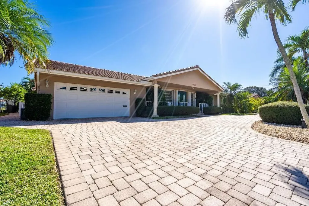 3920 NE 27th Avenue Lighthouse Point FL 33064