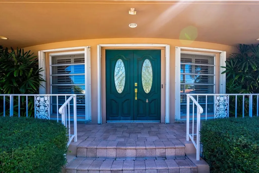 3920 NE 27th Avenue Lighthouse Point FL 33064