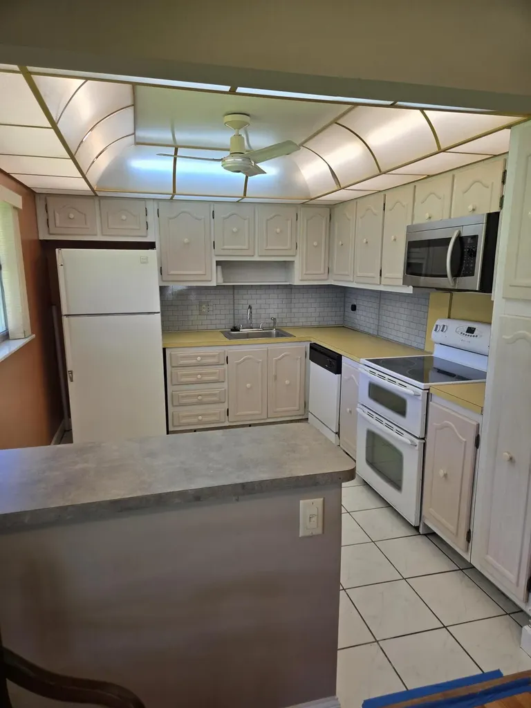 1076 NW 85th Plantation FL 33322