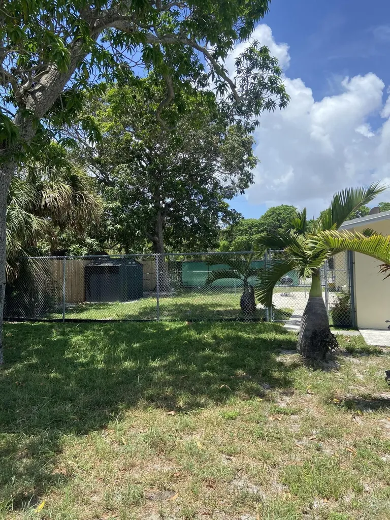 417 NE 2nd Street Boynton Beach FL 33435