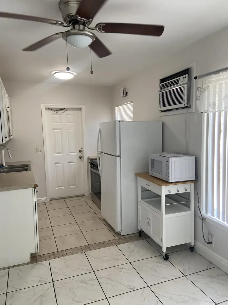 417 NE 2nd Street Boynton Beach FL 33435