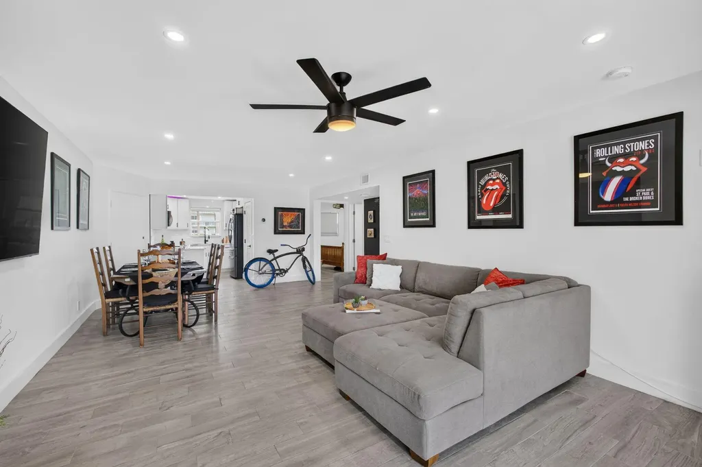 110 Wettaw Lane North Palm Beach FL 33408