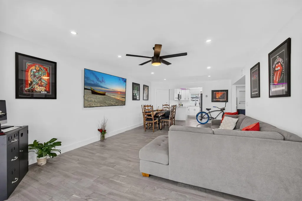 110 Wettaw Lane North Palm Beach FL 33408