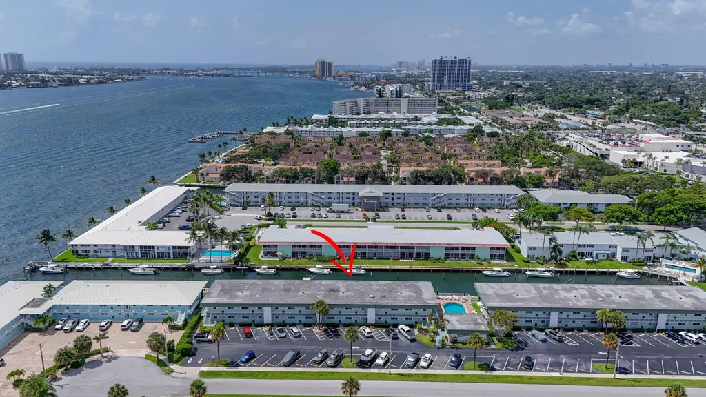 110 Wettaw Lane North Palm Beach FL 33408
