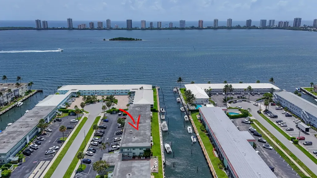 110 Wettaw Lane North Palm Beach FL 33408