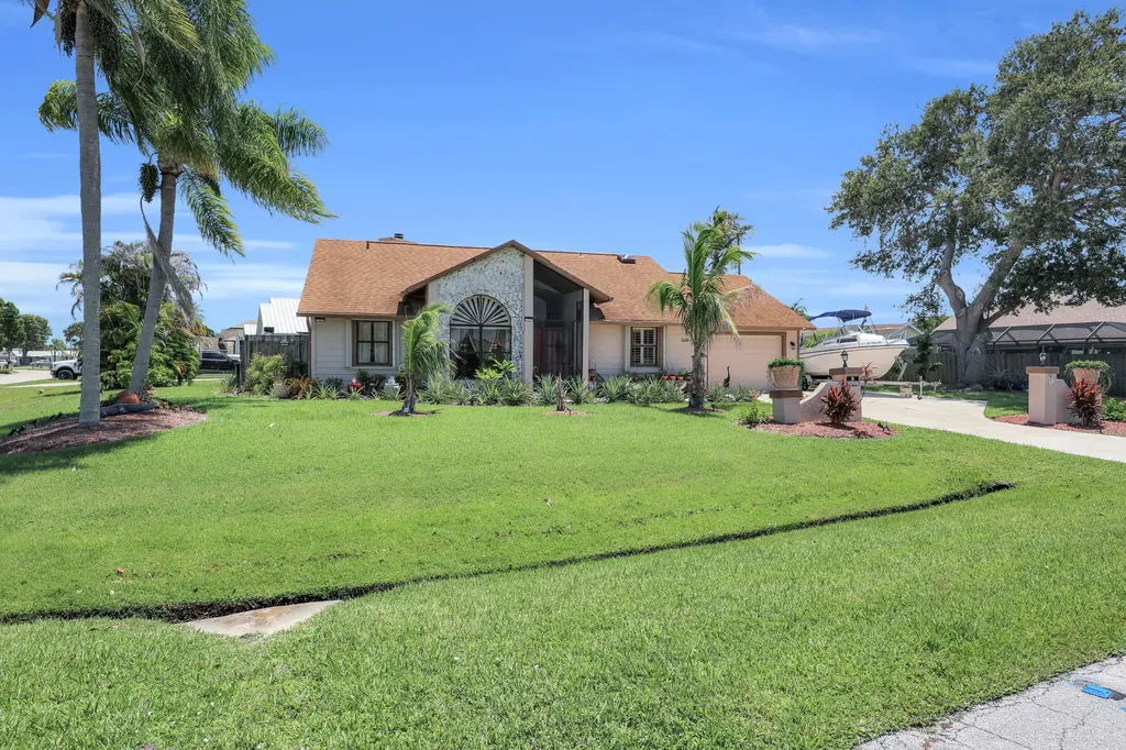 2698 SE Calusa Avenue Port St Lucie FL 34952