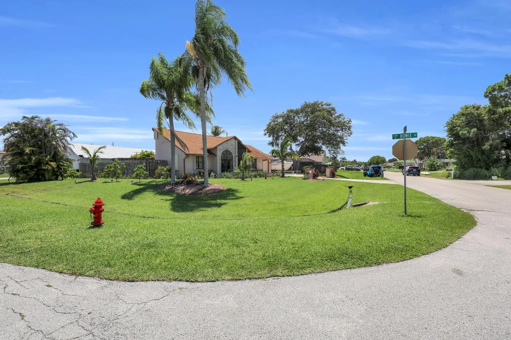 2698 SE Calusa Avenue Port St Lucie FL 34952