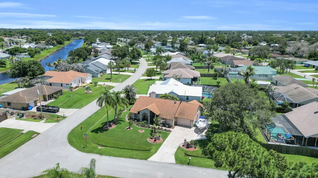 2698 SE Calusa Avenue Port St Lucie FL 34952