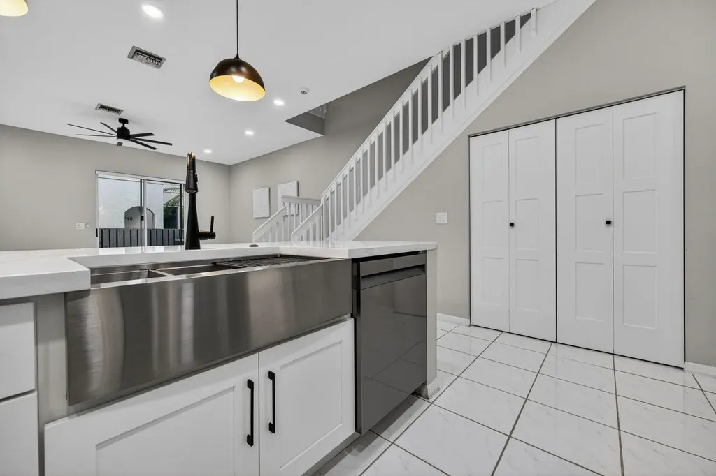 835 NE 17th Way Fort Lauderdale FL 33304