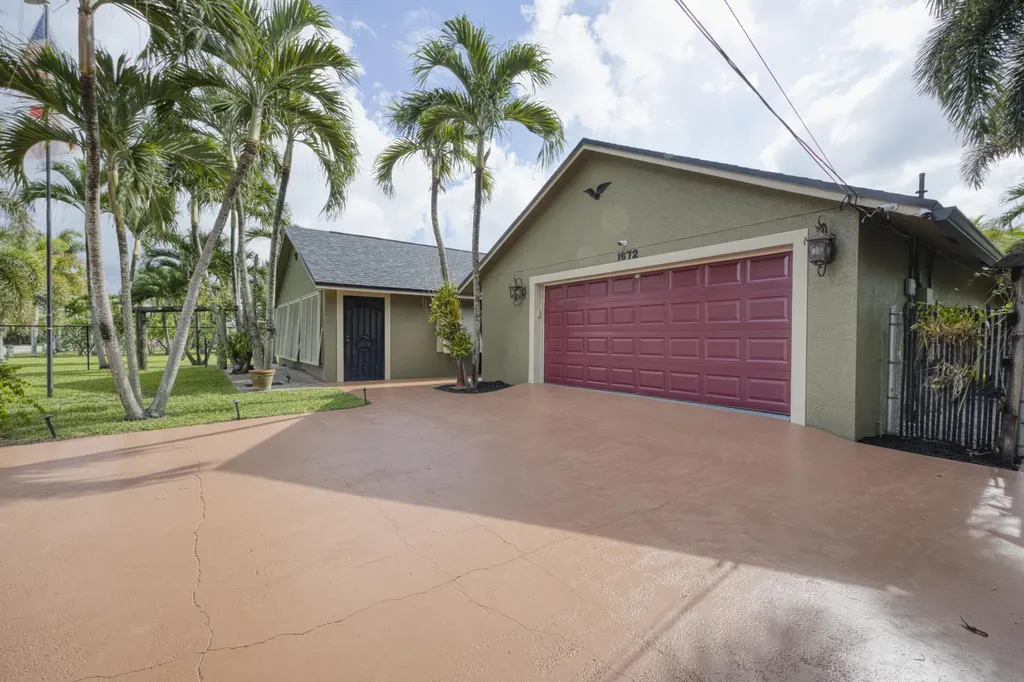 1672 Erie Terrace Palm Springs FL 33406