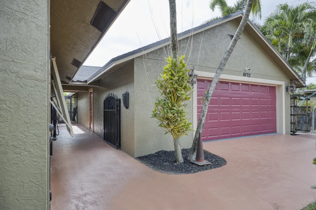 1672 Erie Terrace Palm Springs FL 33406