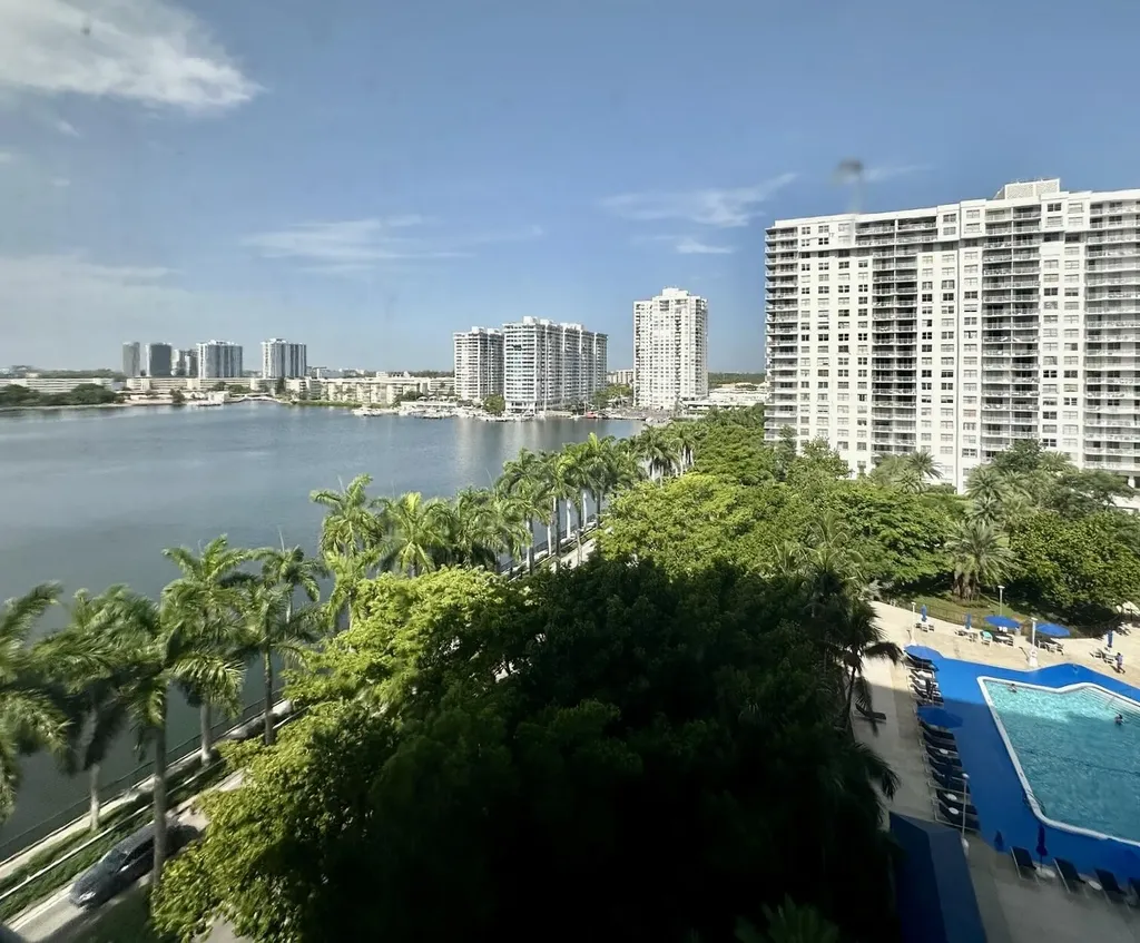 2851 NE 183rd Street Aventura FL 33160