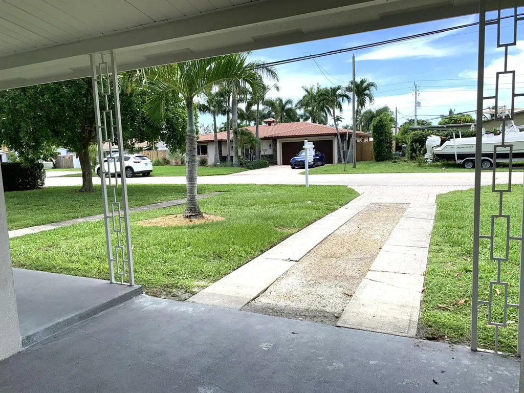 2219 SE 13th Street Pompano Beach FL 33062