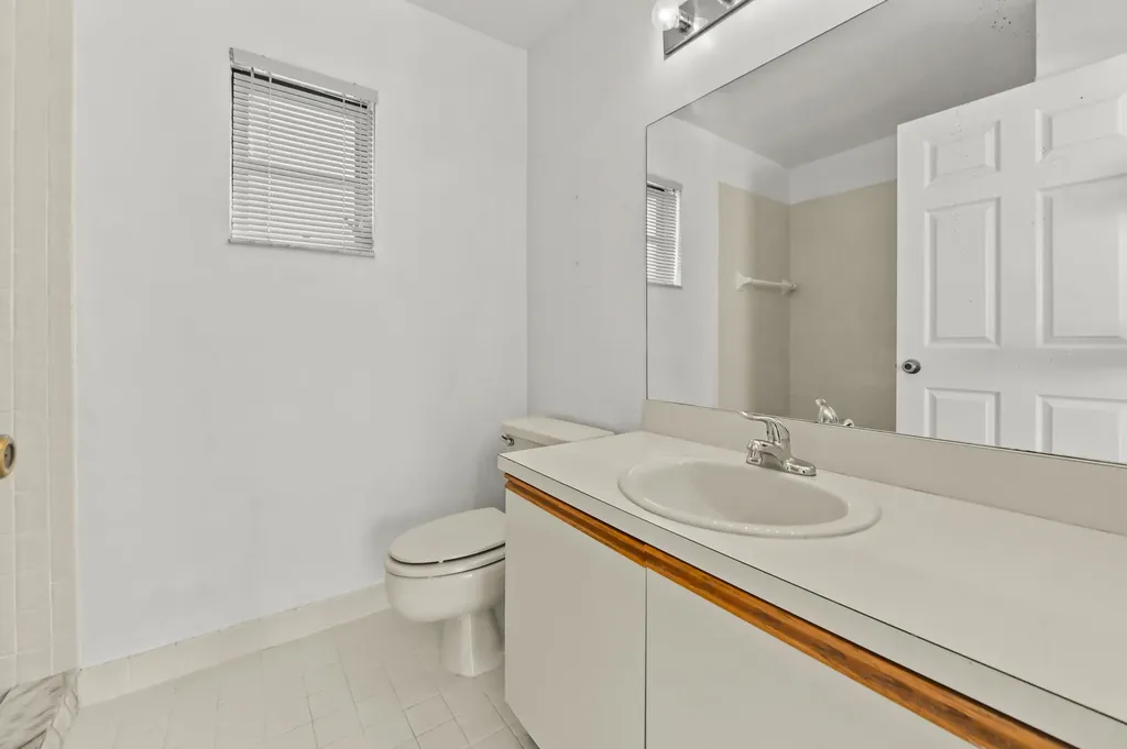 57 Via De Casas Norte Boynton Beach FL 33426