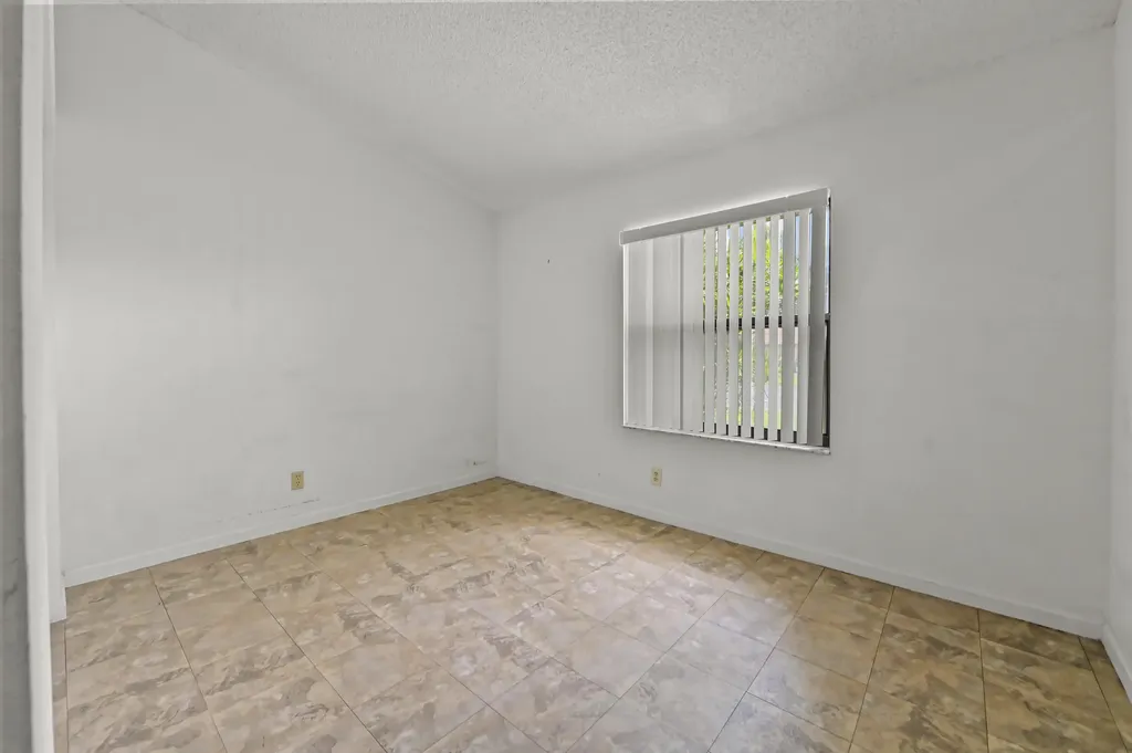 57 Via De Casas Norte Boynton Beach FL 33426
