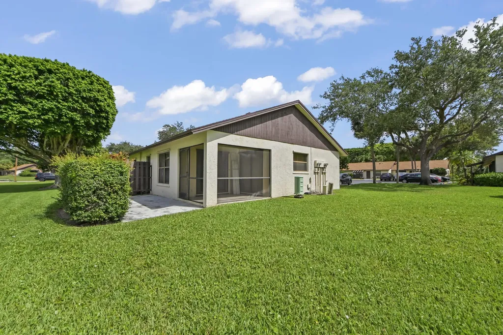 57 Via De Casas Norte Boynton Beach FL 33426