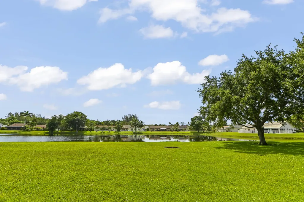 57 Via De Casas Norte Boynton Beach FL 33426