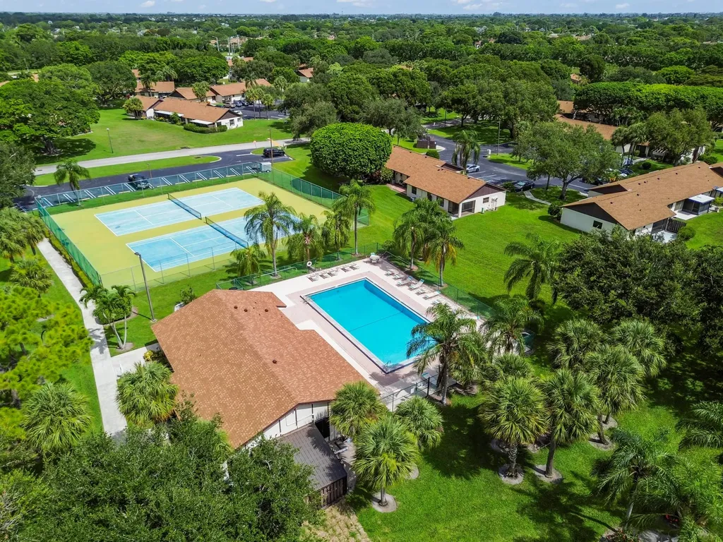 57 Via De Casas Norte Boynton Beach FL 33426