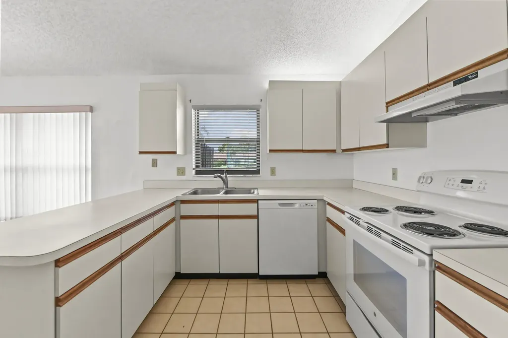 57 Via De Casas Norte Boynton Beach FL 33426