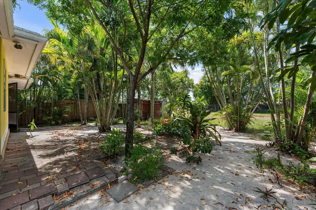 4880 Lincoln Road Delray Beach FL 33445