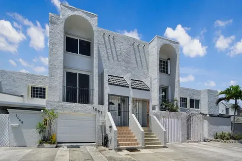 1067 W 43rd Place Hialeah FL 33012