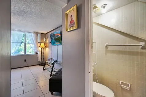 1067 W 43rd Place Hialeah FL 33012