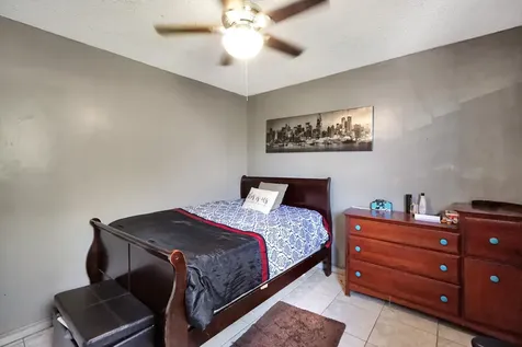 1067 W 43rd Place Hialeah FL 33012