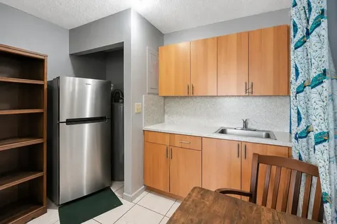 1067 W 43rd Place Hialeah FL 33012