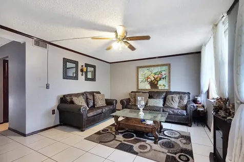 1067 W 43rd Place Hialeah FL 33012