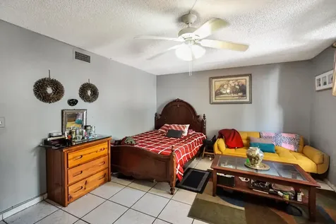 1067 W 43rd Place Hialeah FL 33012