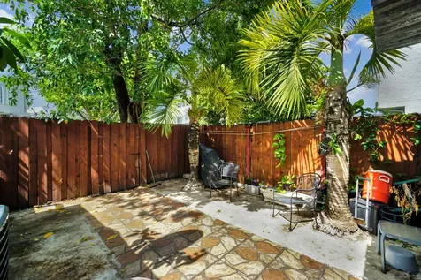 1067 W 43rd Place Hialeah FL 33012