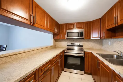 1067 W 43rd Place Hialeah FL 33012