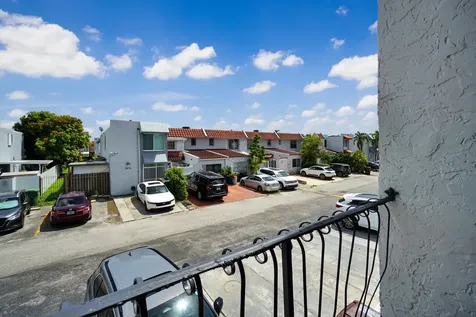 1067 W 43rd Place Hialeah FL 33012