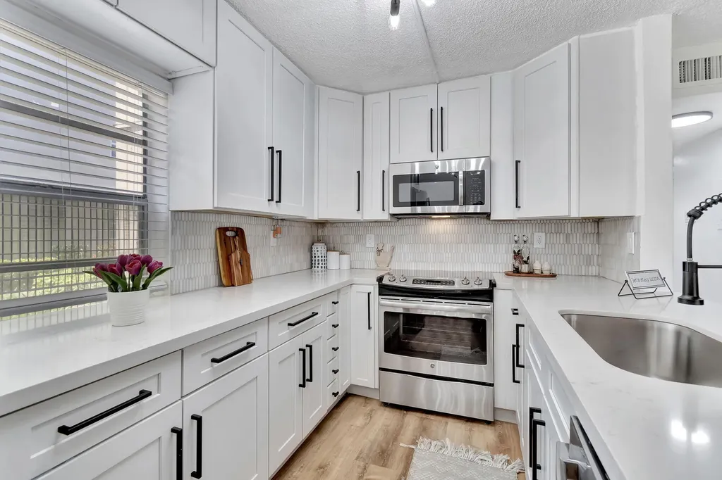 52 Burgundy B Delray Beach FL 33484