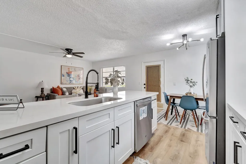 52 Burgundy B Delray Beach FL 33484
