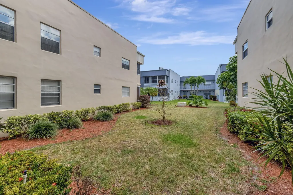 52 Burgundy B Delray Beach FL 33484