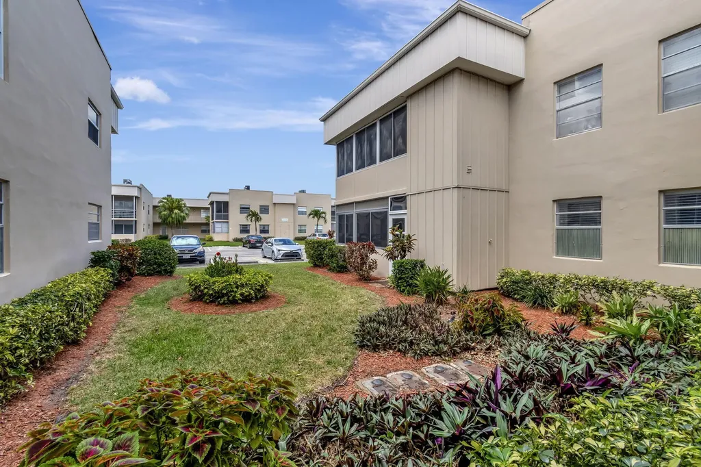 52 Burgundy B Delray Beach FL 33484