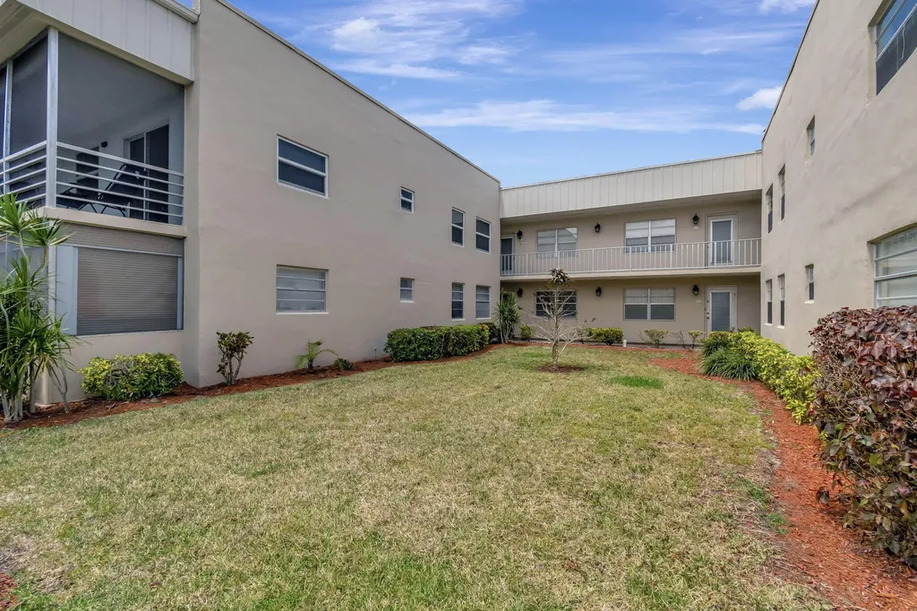 52 Burgundy B Delray Beach FL 33484