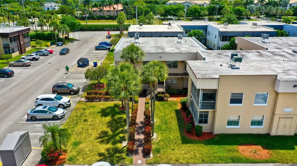 52 Burgundy B Delray Beach FL 33484
