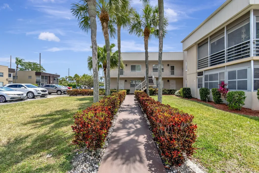 52 Burgundy B Delray Beach FL 33484