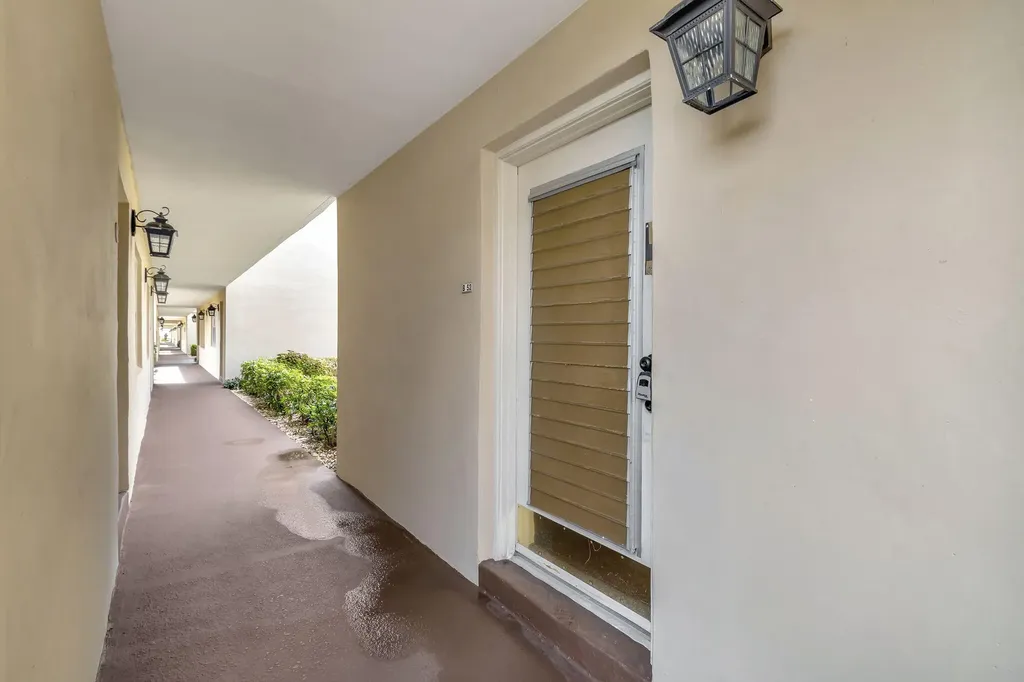 52 Burgundy B Delray Beach FL 33484