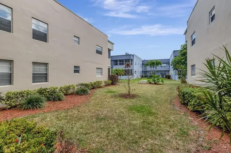 52 Burgundy B Delray Beach FL 33484