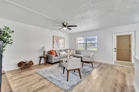 52 Burgundy B Delray Beach FL 33484