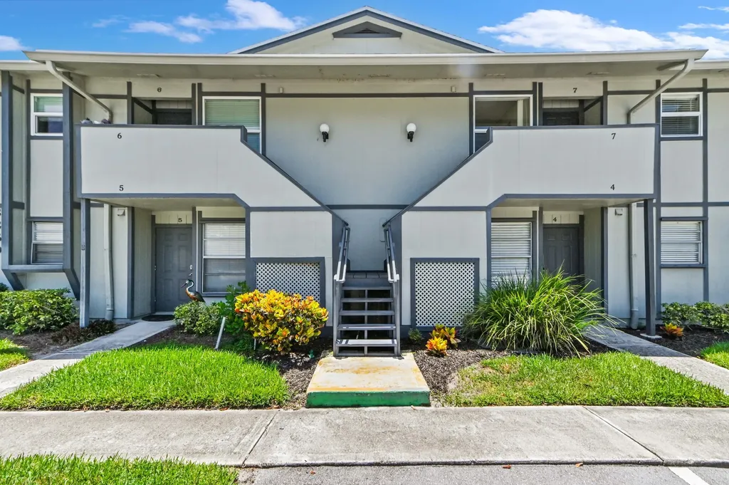 8259 SE Croft Circle Hobe Sound FL 33455